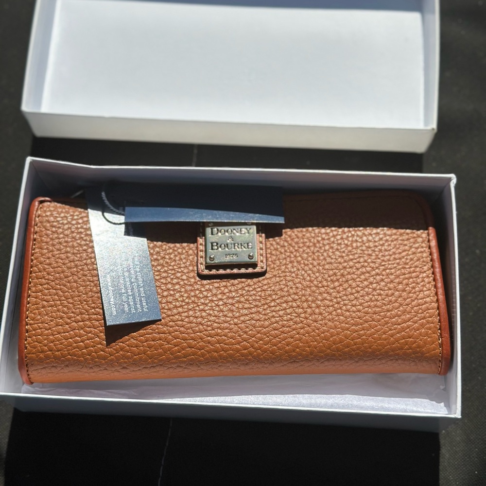 NWT DOONEY & BOURKE WALLET